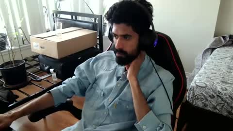 Snapshot of xwuvzyew chatting on 12-21-24, 04:46 x online show from 12-21-24, 04:46