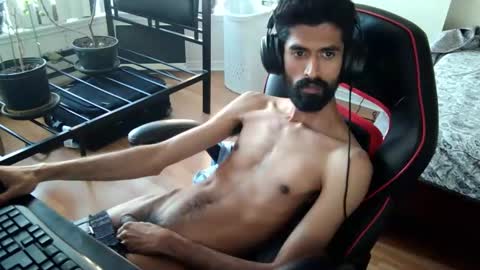 Snapshot of xwuvzyew chatting on 12-21-24, 07:49 x online show from 12-21-24, 07:49