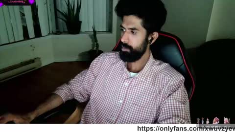 Snapshot of xwuvzyew chatting on 01-11-25, 05:31 x online show from 01-11-25, 05:31