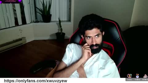 Snapshot of xwuvzyew chatting on 01-11-25, 08:33 x online show from 01-11-25, 08:33