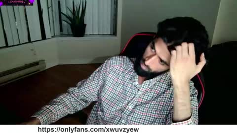 Snapshot of xwuvzyew chatting on 01-16-25, 05:11 x online show from 01-16-25, 05:11