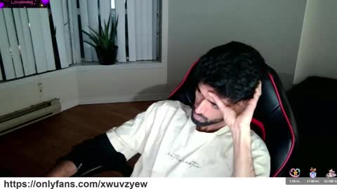 Snapshot of xwuvzyew chatting on 01-18-25, 10:49 x online show from 01-18-25, 10:49