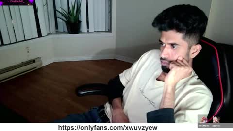 Snapshot of xwuvzyew chatting on 01-19-25, 04:54 x online show from 01-19-25, 04:54