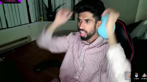 Snapshot of xwuvzyew chatting on 01-24-25, 05:21 x online show from 01-24-25, 05:21