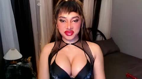Snapshot of xxcinddyxx chatting on 03-07-25, 06:11 cinddy online show from 03-07-25, 06:11