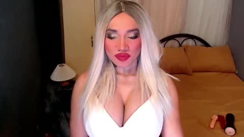 Snapshot of xxcinddyxx chatting on 09-18-25, 10:17 cinddy online show from 09-18-25, 10:17