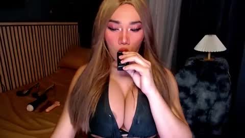 Snapshot of xxcinddyxx chatting on 10-07-25, 10:56 cinddy online show from 10-07-25, 10:56