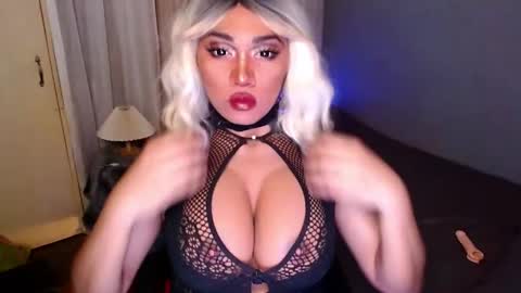 Snapshot of xxcinddyxx chatting on 12-03-25, 10:35 cinddy online show from 12-03-25, 10:35