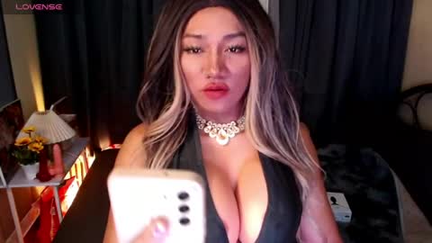 Snapshot of xxcinddyxx chatting on 05-19-26, 12:33 cinddy online show from 05-19-26, 12:33