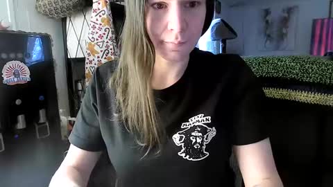 Snapshot of xxdana chatting on 01-18-25, 10:39 Deezy online show from 01-18-25, 10:39