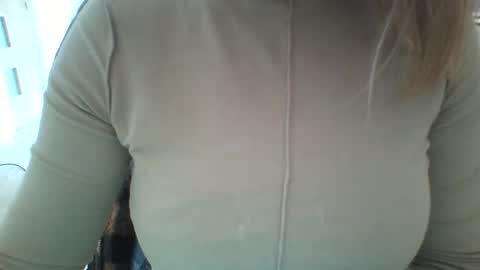 Snapshot of xxevadreamxx chatting on 10-06-25, 09:29 Eva online show from 10-06-25, 09:29