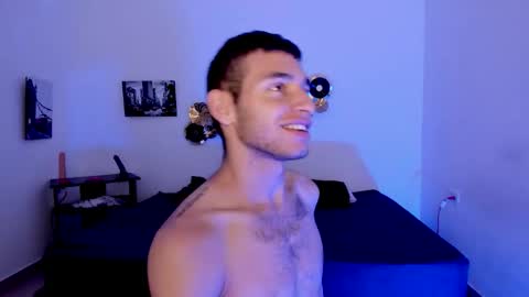 Snapshot of xxhoty0ung_boysxx chatting on 02-09-26, 06:34 David and Mike online show from 02-09-26, 06:34