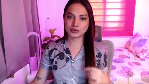 Snapshot of xxjulielovesyouxx chatting on 12-15-25, 07:23 July online show from 12-15-25, 07:23