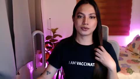 Snapshot of xxjulielovesyouxx chatting on 12-16-25, 11:26 July online show from 12-16-25, 11:26