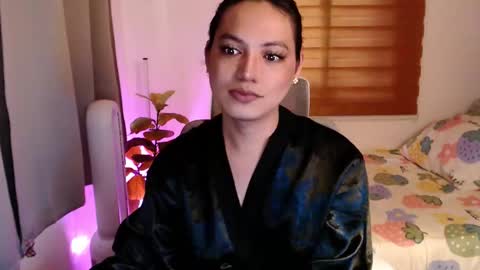 Snapshot of xxjulielovesyouxx chatting on 12-17-25, 07:58 July online show from 12-17-25, 07:58