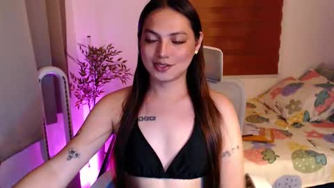 Snapshot of xxjulielovesyouxx chatting on 12-18-25, 03:51 July online show from 12-18-25, 03:51