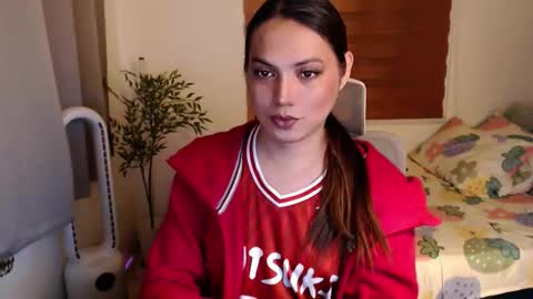 Snapshot of xxjulielovesyouxx chatting on 12-19-25, 03:52 July online show from 12-19-25, 03:52