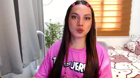 Snapshot of xxjulielovesyouxx chatting on 01-16-26, 06:17 July online show from 01-16-26, 06:17