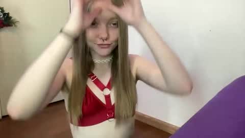 Snapshot of xxloveanastasia chatting on 12-18-25, 04:57 LoveAnastasia online show from 12-18-25, 04:57