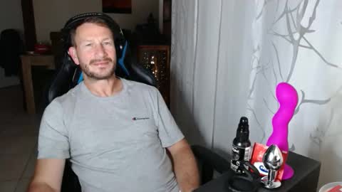 Snapshot of xxmettexx chatting on 09-26-25, 10:25 xxmettexx online show from 09-26-25, 10:25