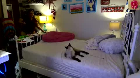 Strawberry Jane online show from 11-23-25, 07:19