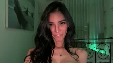 Mia and shawn online show from 04-22-26, 01:08