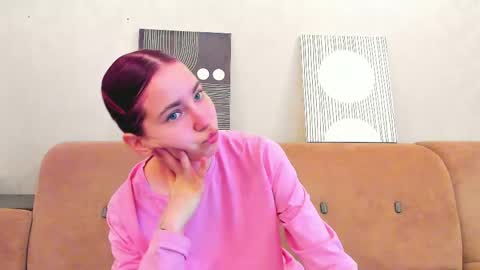 Snapshot of xxx_hotbae_xxx chatting on 05-31-26, 07:04 Eva online show from 05-31-26, 07:04