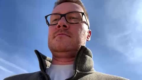 Alex online show from 04-11-26, 10:41