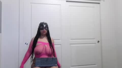 Snapshot of xxxenmascaradosxxx chatting on 10-20-25, 06:03 Parejahot69 online show from 10-20-25, 06:03
