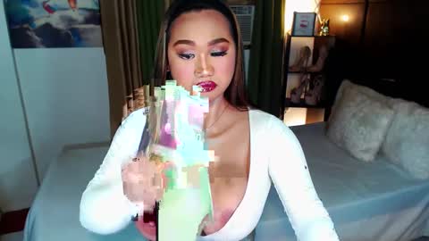 OLIVIA online show from 01-14-25, 06:17