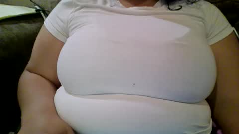 Snapshot of xxxmooui chatting on 04-16-26, 01:50 Elle online show from 04-16-26, 01:50