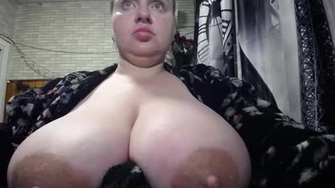 Snapshot of xxxnewlywedsxxx chatting on 01-08-26, 04:42 Lana online show from 01-08-26, 04:42