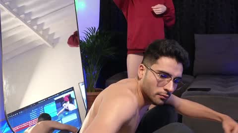 Snapshot of xxxvandersexxx chatting on 12-21-24, 08:28 July and Fer online show from 12-21-24, 08:28