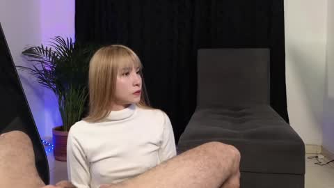 Snapshot of xxxvandersexxx chatting on 12-29-24, 11:07 July and Fer online show from 12-29-24, 11:07