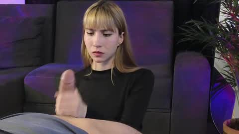 Snapshot of xxxvandersexxx chatting on 02-13-25, 08:59 July and Fer online show from 02-13-25, 08:59