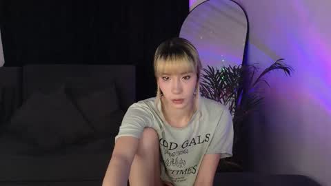 Snapshot of xxxvandersexxx chatting on 09-13-25, 10:04 July and Fer online show from 09-13-25, 10:04