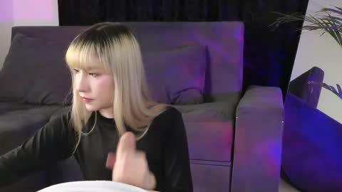 Snapshot of xxxvandersexxx chatting on 10-04-25, 08:56 July and Fer online show from 10-04-25, 08:56
