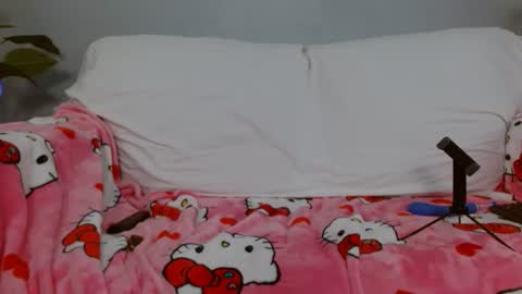 Lil Luna online show from 04-10-26, 08:57