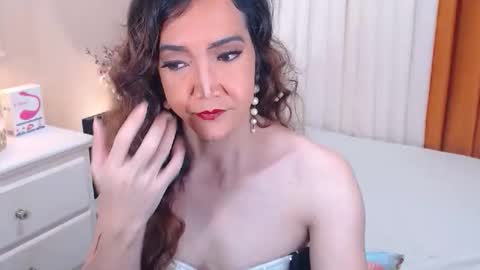 Snapshot of xxxxarabellaxxxx chatting on 12-14-25, 12:16 ARA online show from 12-14-25, 12:16