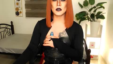 Snapshot of xyournightmarequeenx chatting on 05-05-26, 08:28 QueenMarina online show from 05-05-26, 08:28