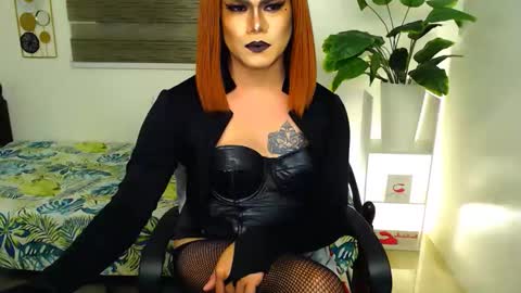 Snapshot of xyournightmarequeenx chatting on 06-04-26, 05:19 QueenMarina online show from 06-04-26, 05:19