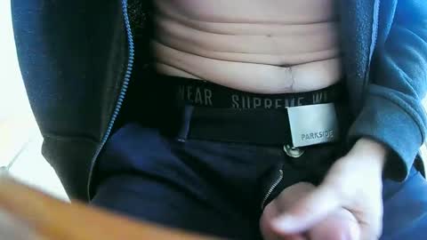 Snapshot of xzitox chatting on 11-18-25, 03:38 XZitoX online show from 11-18-25, 03:38