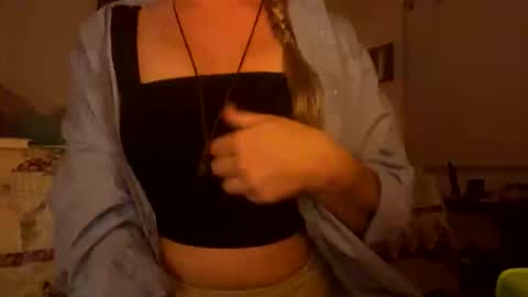 yagirlpeachezzz online show from 11-24-25, 04:12