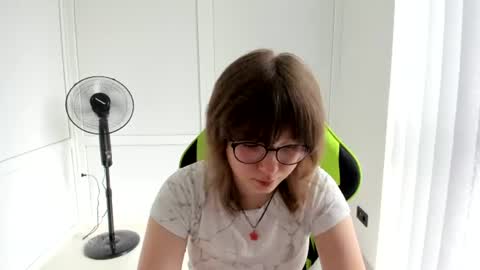 Snapshot of yamihoshii chatting on 06-19-26, 06:18 Sofia online show from 06-19-26, 06:18