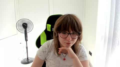 Snapshot of yamihoshii chatting on 06-20-26, 06:27 Sofia online show from 06-20-26, 06:27