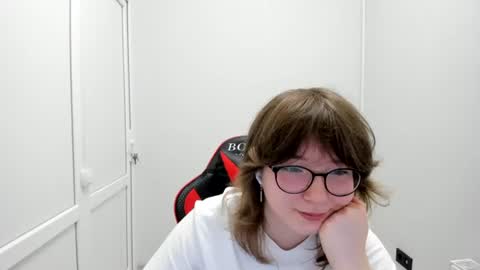 Snapshot of yamihoshii chatting on 06-27-26, 06:29 Sofia online show from 06-27-26, 06:29