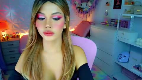 YANG AUDREY LONE online show from 10-18-25, 11:16