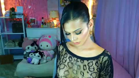 YANG AUDREY LONE online show from 04-11-26, 01:43