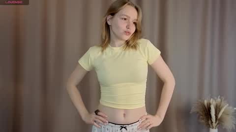 Snapshot of yangsperanza chatting on 10-12-25, 03:11 Kate online show from 10-12-25, 03:11