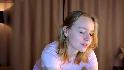 Snapshot of yangsperanza chatting on 10-25-25, 02:13 Kate online show from 10-25-25, 02:13